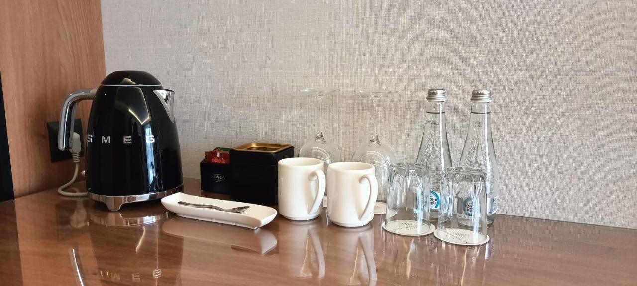 קרפאז' Green Mountain 5* Hotel מראה חיצוני תמונה Bottled water in a hotel room