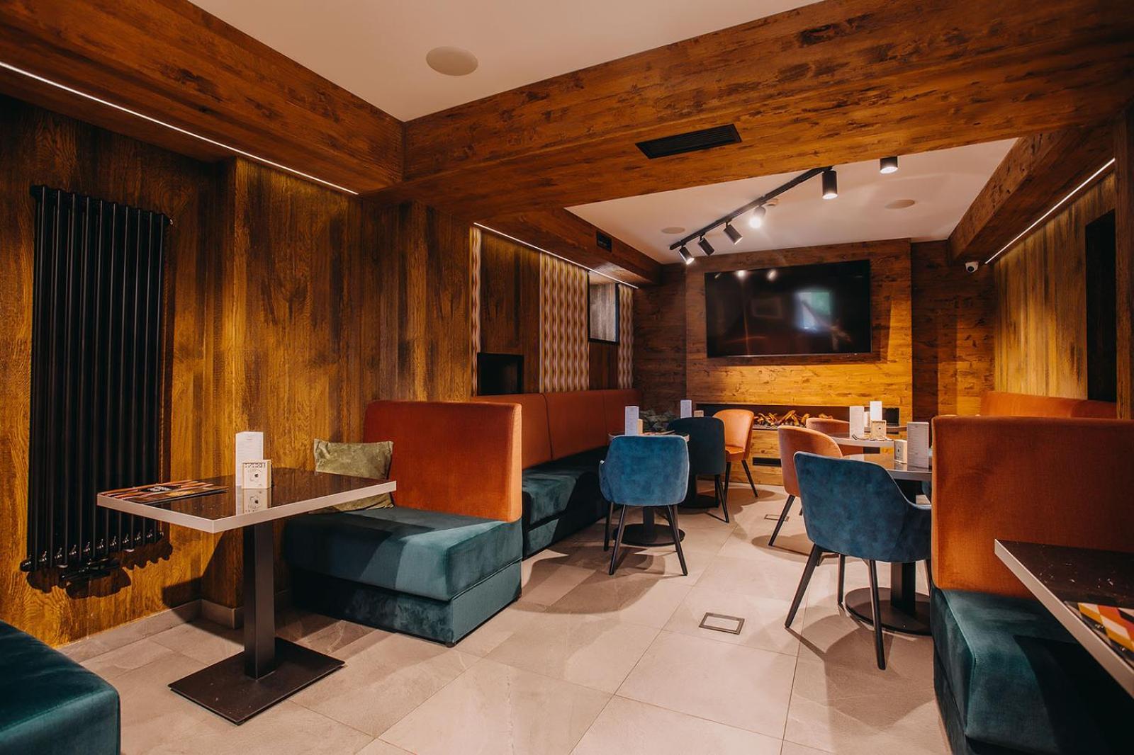 קרפאז' Green Mountain 5* Hotel מראה חיצוני תמונה Restaurant interior