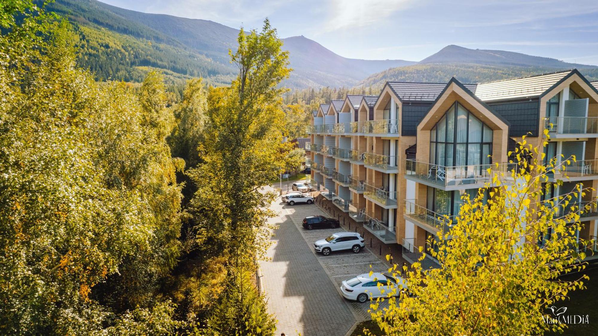 קרפאז' Green Mountain 5* Hotel מראה חיצוני תמונה Residential complex in the village