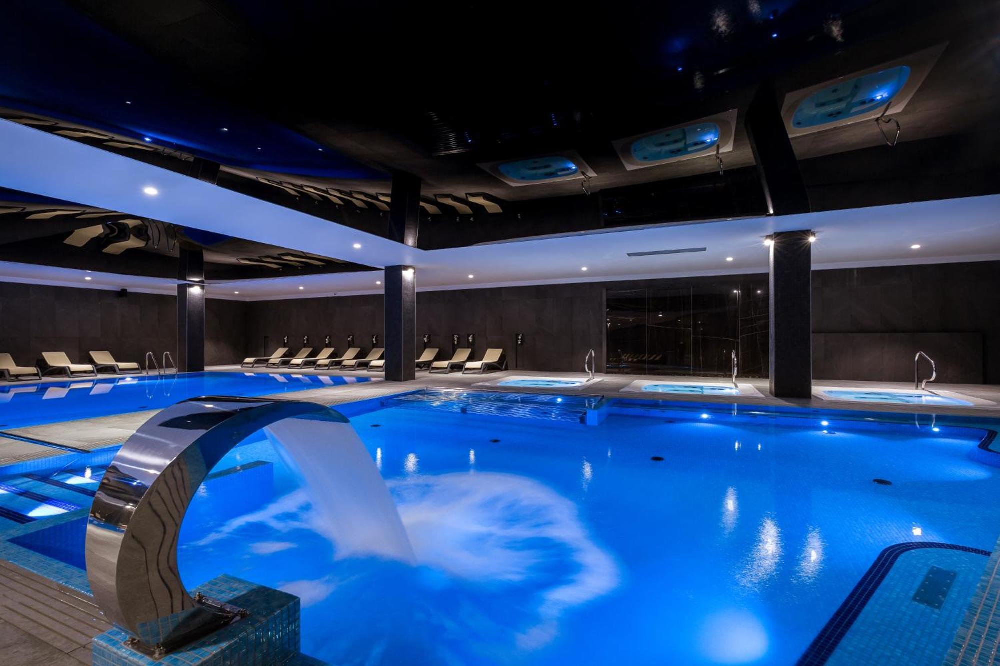 קרפאז' Green Mountain 5* Hotel מראה חיצוני תמונה The swimming pool at the hotel
