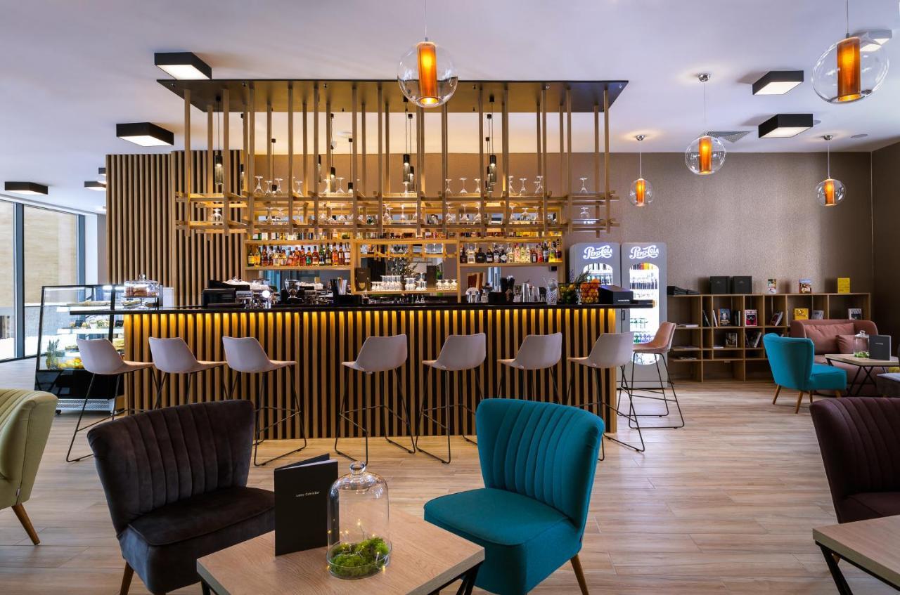 קרפאז' Green Mountain 5* Hotel מראה חיצוני תמונה The lounge at the airport